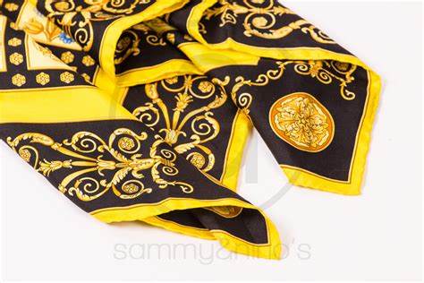 foulard gianni versace con scritra|versace scarves for women.